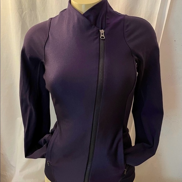 Lululemon- a symmetrical jacket plum - Picture 2 of 5